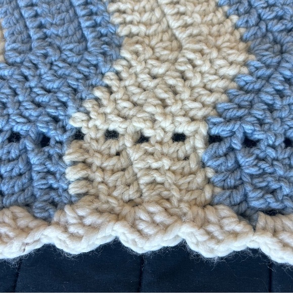 Vintage Crocheted White and Blue Chevron Pattern Baby Lap Blanket Throw #0828249 - Picture 8 of 12